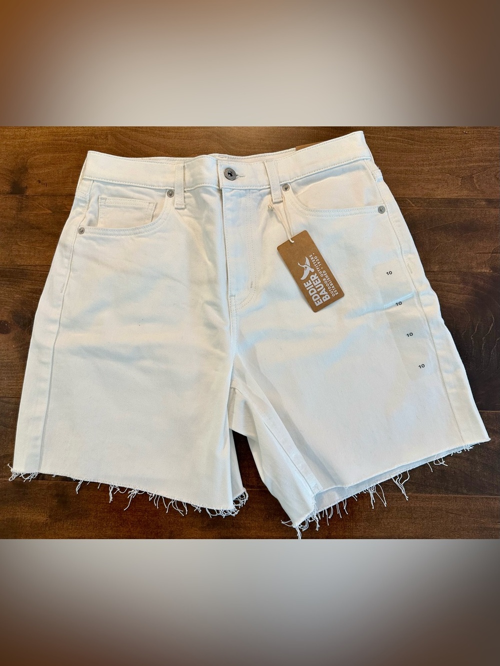🌟 NWT Women’s Eddie Bauer White Frayed-Hem Denim Shorts
